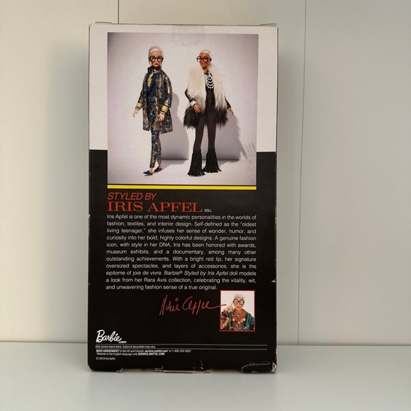 Barbie Signature Styled by Iris Apfel Doll - Blue and Gold - Picture 8 of 10